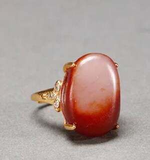 Hetian jade ring in Qing Dynasty
